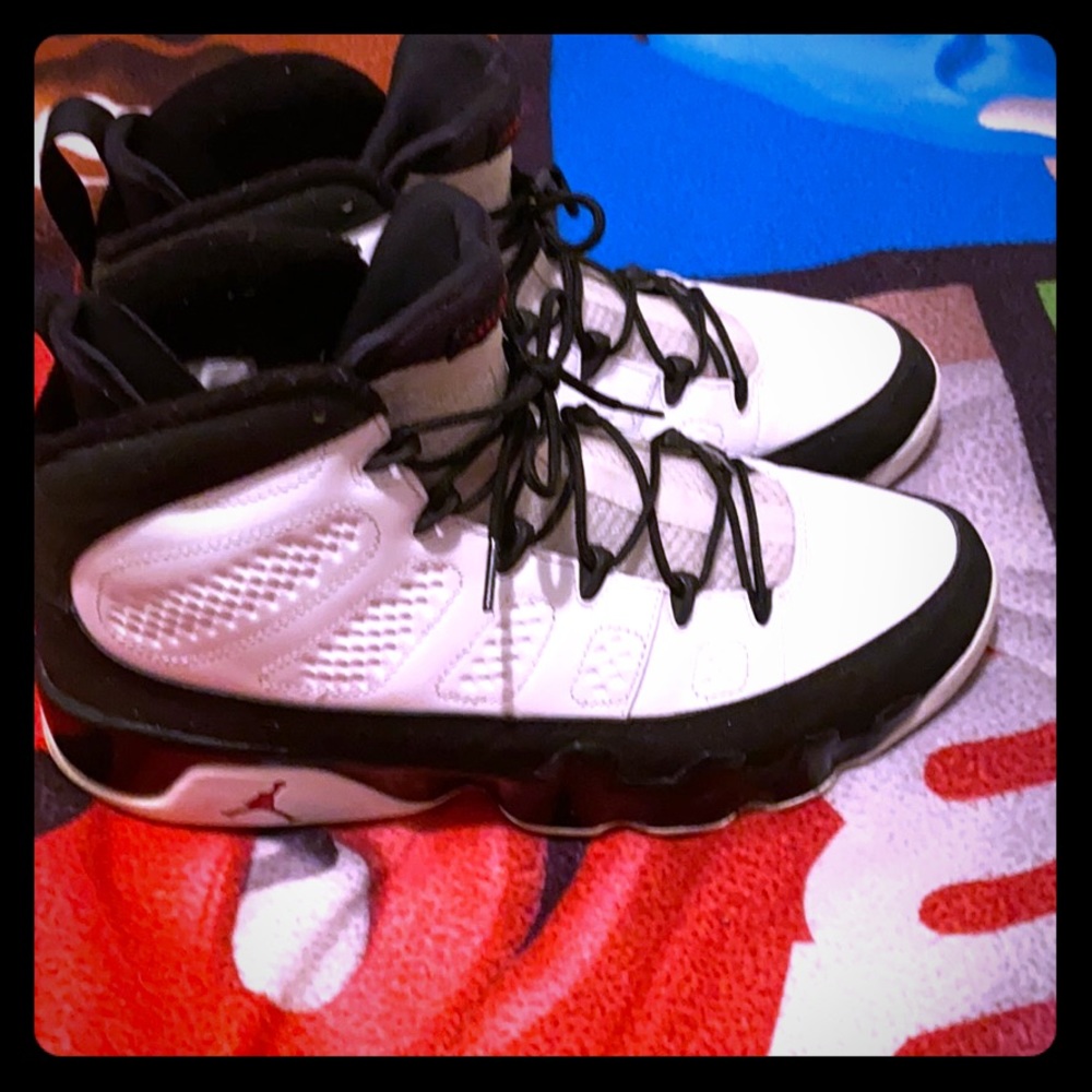 Air Jordan Retro 9 Black & White